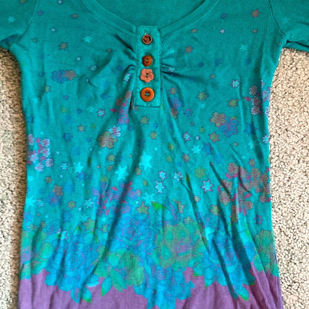 Forever teal floral and stars fitted top w/ three-quarter sleeves and buttons